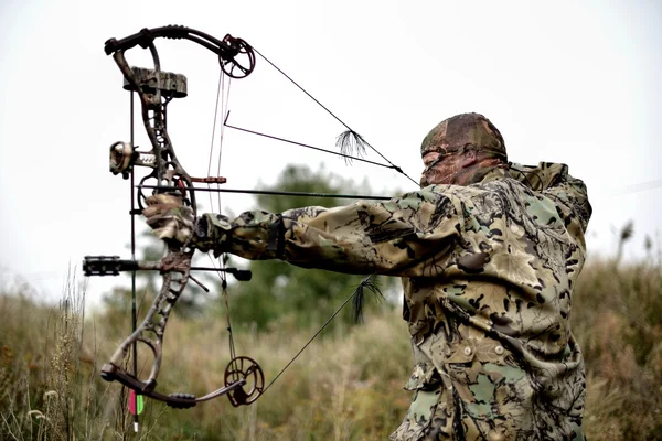 Modern Bow Hunter — Stock Photo, Image