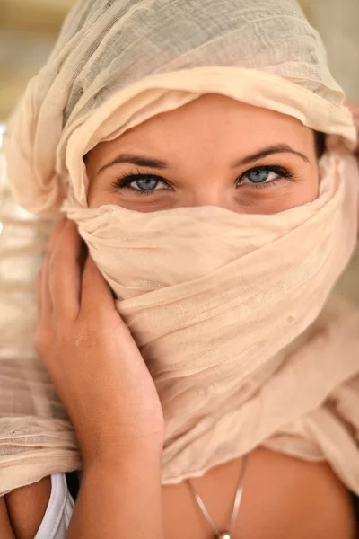 Arabské mladá žena — Stock fotografie
