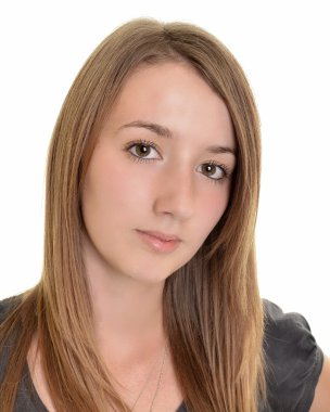 brune, üzerinde beyaz izole uzun saçları olan güzel kadın