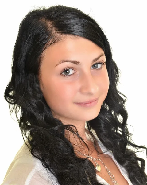 Schöne junge Frau mit schwarzen, langen Haaren isoliert auf weiß — Stockfoto