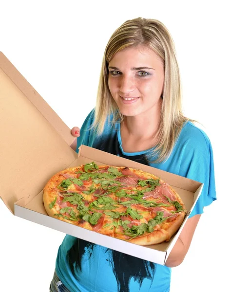 Retrato de una joven comiendo una pizza sobre un fondo blanco — Foto de Stock