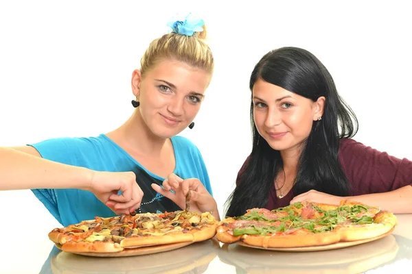 Gyönyörű lány eszik pizzát ebédre — Stock Fotó