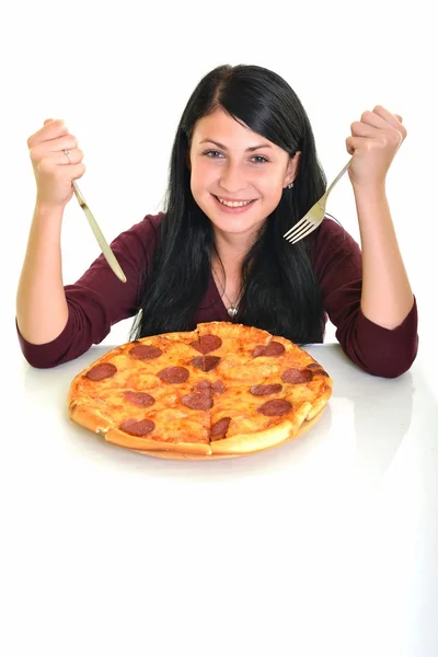 Vacker flicka äter pizza till lunch — Stockfoto