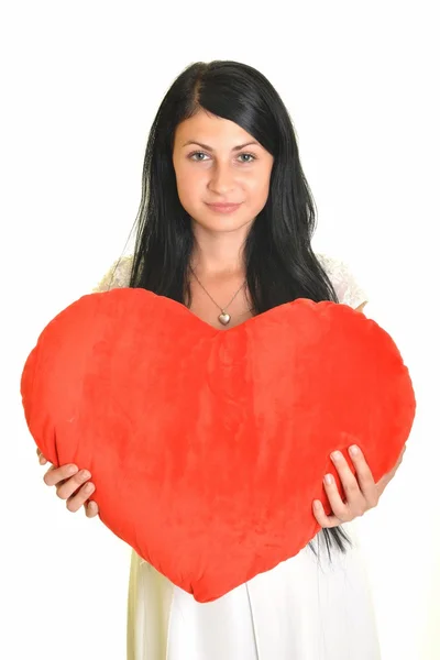 Attraente donna sorridente con cuore su sfondo bianco — Foto Stock