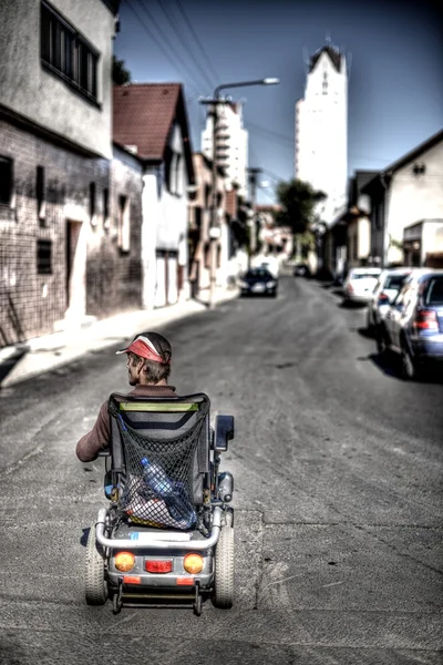 坐轮椅的残疾人. — 图库照片