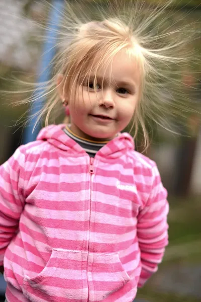 Eletricidade estática no cabelo do bebê — Fotografia de Stock