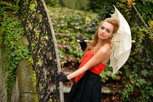 Mooie vrouw retro portret — Stockfoto