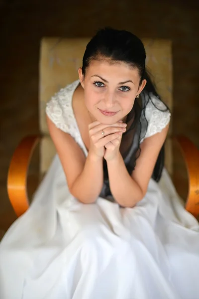 Giovane bella sposa — Foto Stock