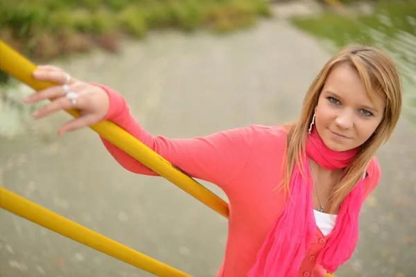 Fashion beauty portrait of attractive young girl — Stock Photo, Image