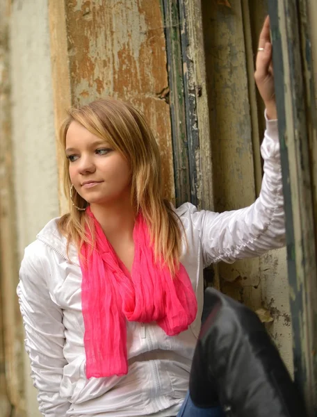 Portret van een lachende vrouw — Stockfoto