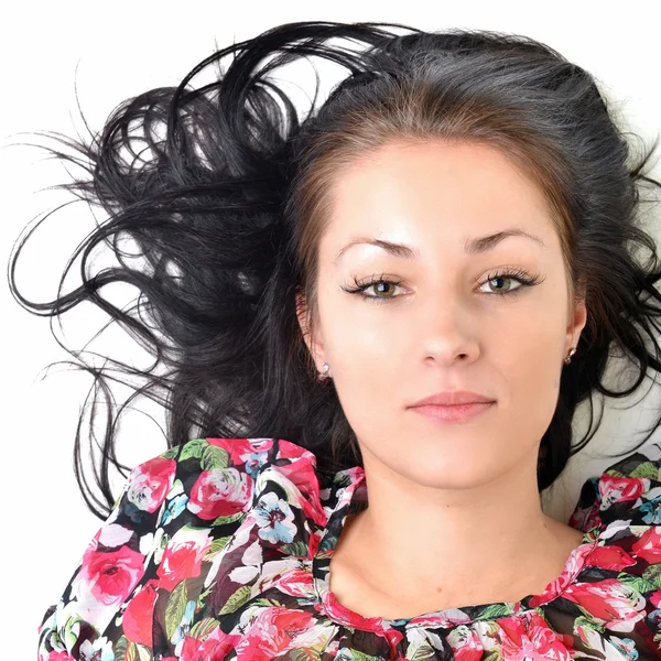 Vrouw met schoonheid lange zwarte haren - poseren in studio — Stockfoto