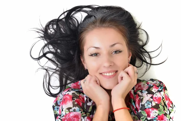 Vrouw met schoonheid lange zwarte haren - poseren in studio — Stockfoto