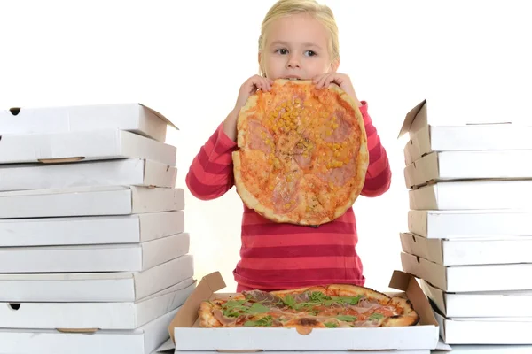 Felice bambina mangiare pizza - sfondo bianco — Foto Stock