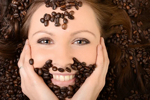 Koffie. mooi meisje in de koffie — Stockfoto