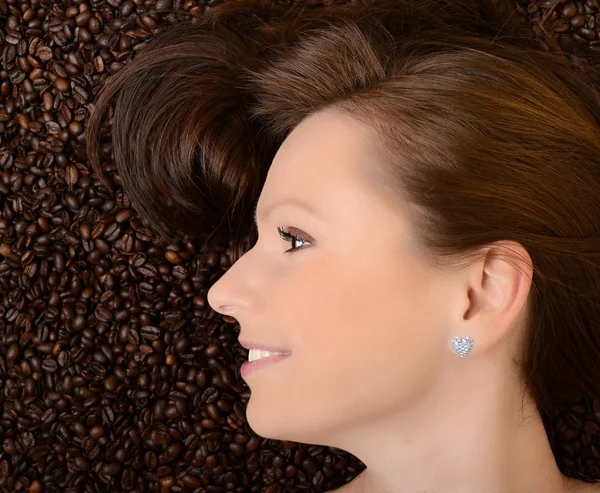 Café. Hermosa chica en el café — Foto de Stock