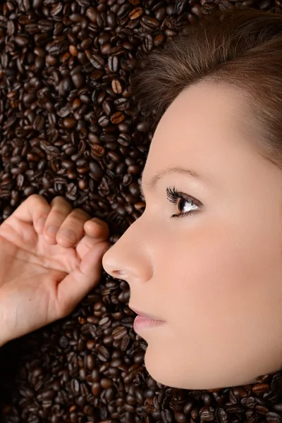 Café. Menina bonita no café — Fotografia de Stock