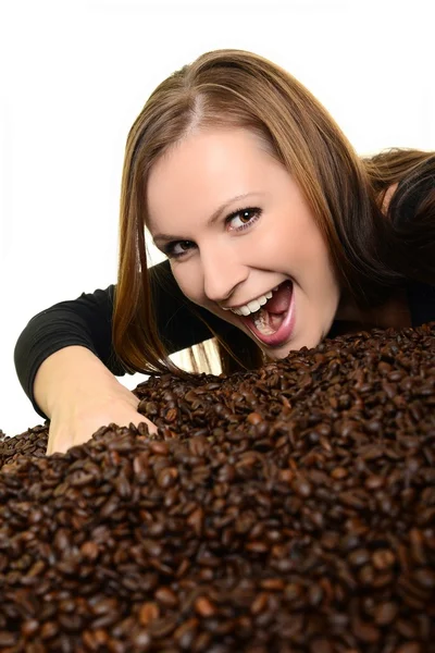 Kaffee. schönes Mädchen im Kaffee — Stockfoto