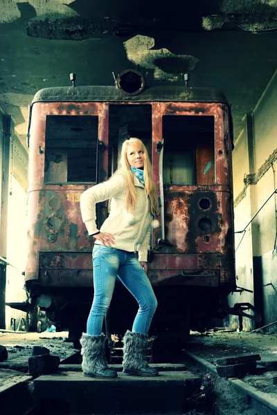 Young woman standing near a train — Stock Photo, Image