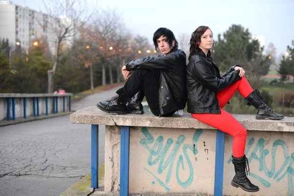 Outdoor portrait of a punk couple — Stock Photo, Image