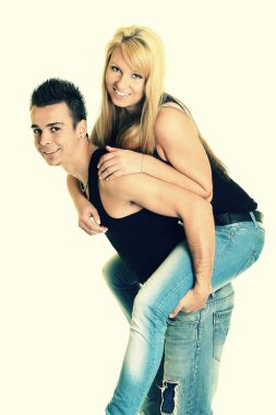 sevgi dolu çift kucaklayan