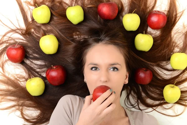 Tyttö omenat — kuvapankkivalokuva
