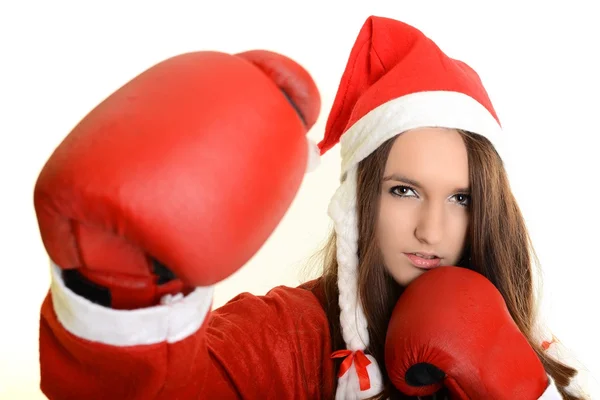 Vánoční žena udeří nosí Boxerské rukavice a červený klobouk santa — Stock fotografie