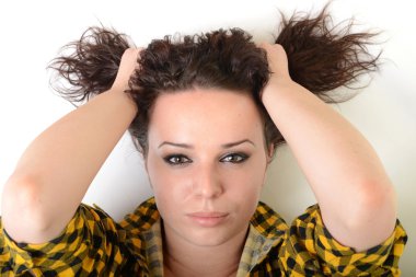 kadın güzellik uzun siyah saçlı - stüdyoda poz