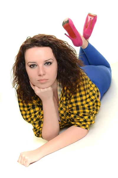 Femme avec de longs cheveux noirs beauté - posant au studio — Photo