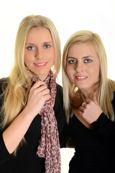 Retrato de duas jovens loiras — Fotografia de Stock