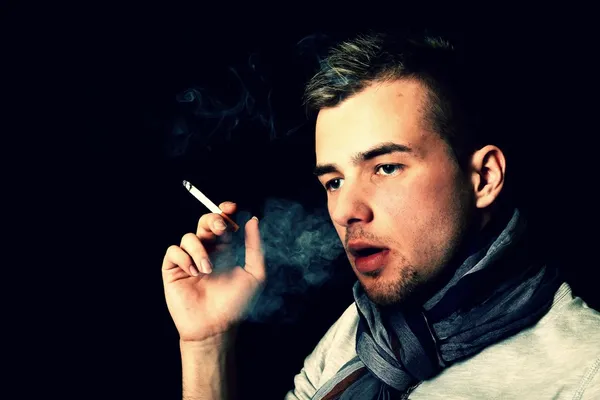 Young man smoking a cigarette — Stock Photo, Image