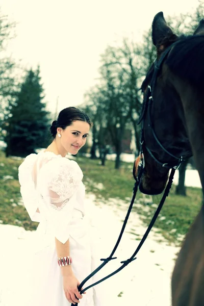 Nevěsta s koněm — Stock fotografie