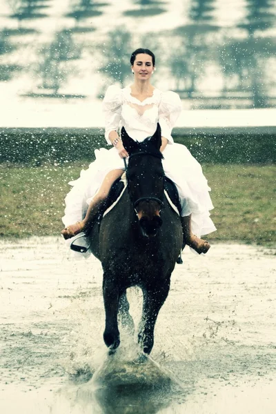 Bride with a horse — Stock Photo, Image