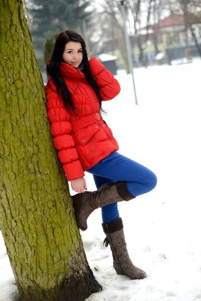Beautiful girl enjoying the winter season — Stock Photo, Image