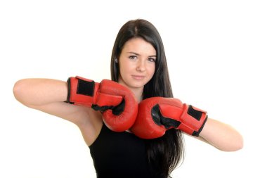 Boks eldivenleri üzerine beyaz izole iş, genç güzel kadın