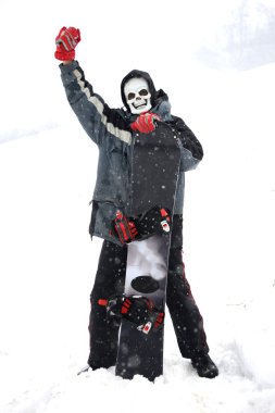Azrail ile snowboarder