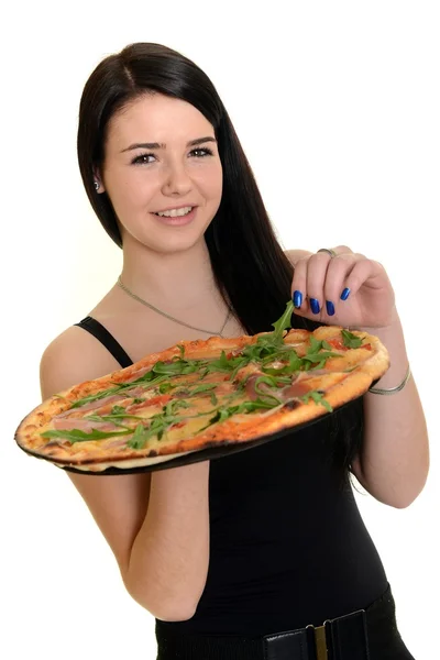 Девушка ест вкусную пиццу — стоковое фото