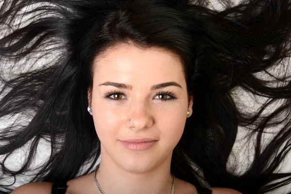 ヨーロッパの美しい若い女性 — Stockfoto