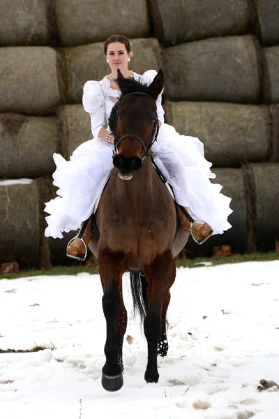 Portrait of a beautiful bride and horse — Stock Photo, Image