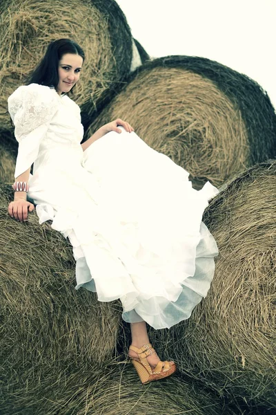 Portrait d'une belle mariée et cheval — Photo