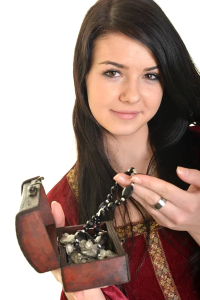 Mladá žena Kavkazský a retro šperkovnice — Stock fotografie