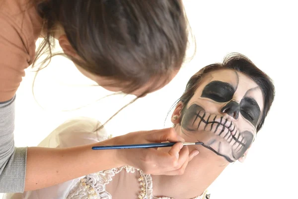ボディーペインティングの死んだマスク頭蓋骨顔アート — ストック写真