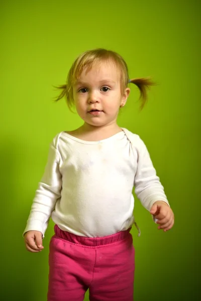 Portrait of a beautifull little girl isolated on green — Stock Photo, Image