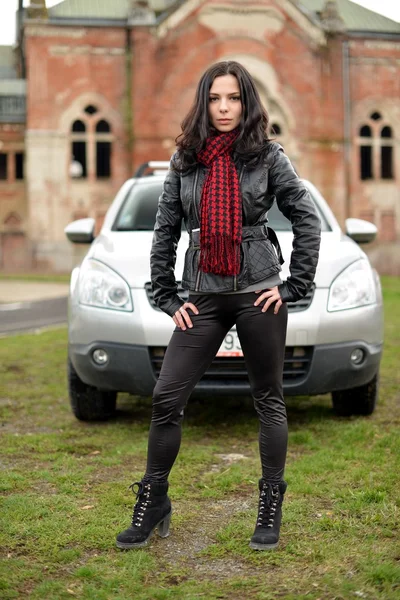 섹시 한 여자와 자동차 — 스톡 사진