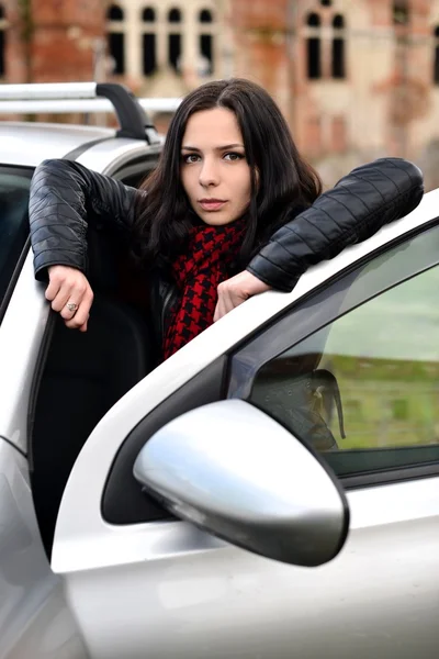 Sexig kvinna och bil — Stockfoto
