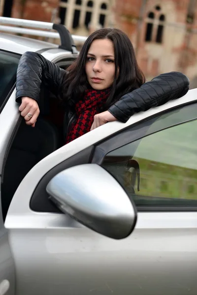 Sexy vrouw en auto — Stockfoto