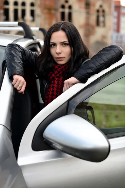 Sexy vrouw en auto — Stockfoto