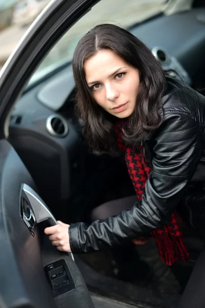 Sexy vrouw en auto — Stockfoto