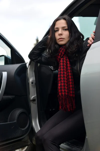 Sexy vrouw en auto — Stockfoto
