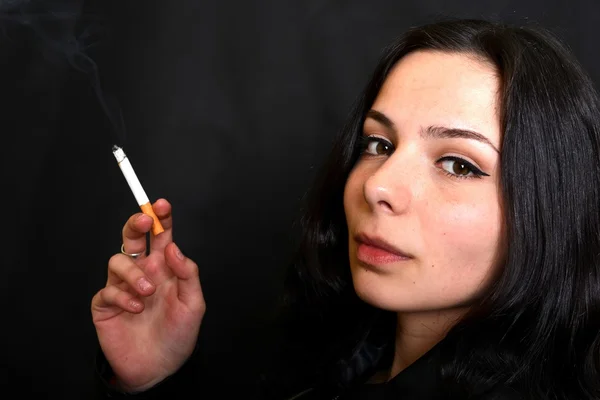 Woman smoking cigarette — Stock Photo, Image