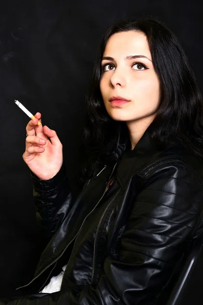 Žena kouření cigaret — Stock fotografie